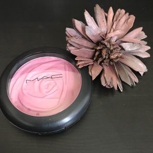 M.A.C Beauty Powder in “Summer Rose”